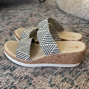 Bzees Black and White Striped Wedge Sandals Sz 8